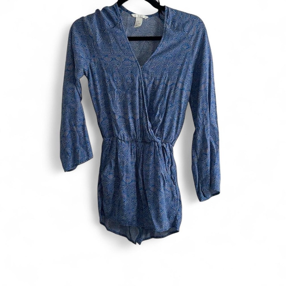 H&M Long sleeve Romper Women's size 4 Blue Print V-neckline One Piece pockets